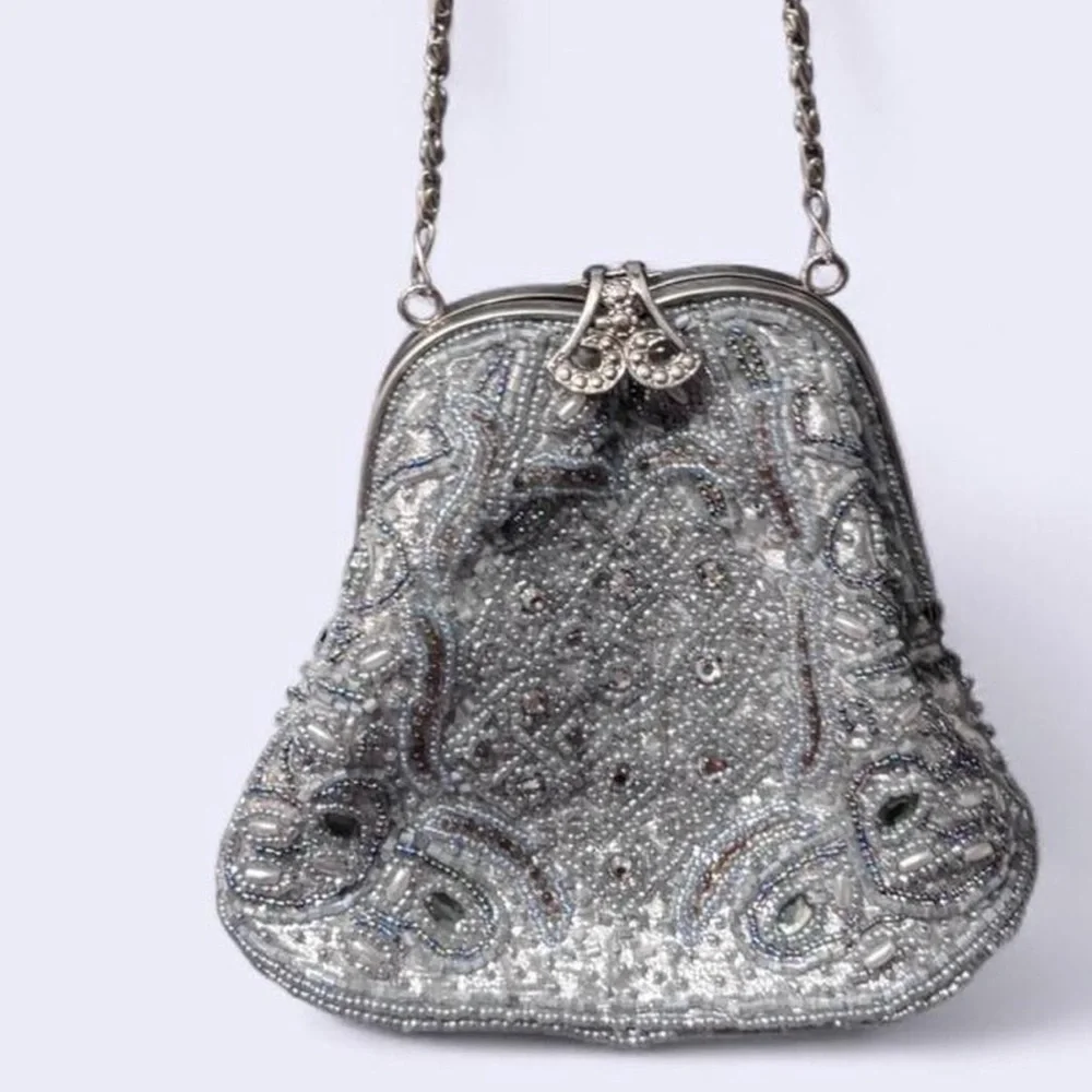 American Vintage Shimmering Silver Clutch - Picture 3 of 3